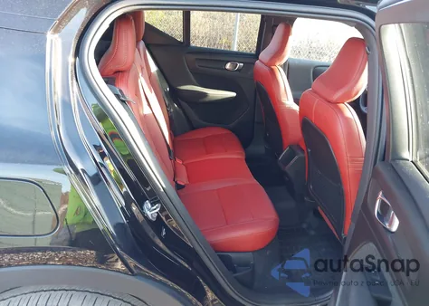 2019 Volvo Xc40 T5 Momentum/T5 R-Design z USA, uszkodzony, nr VIN YV4162XZ9K2019430